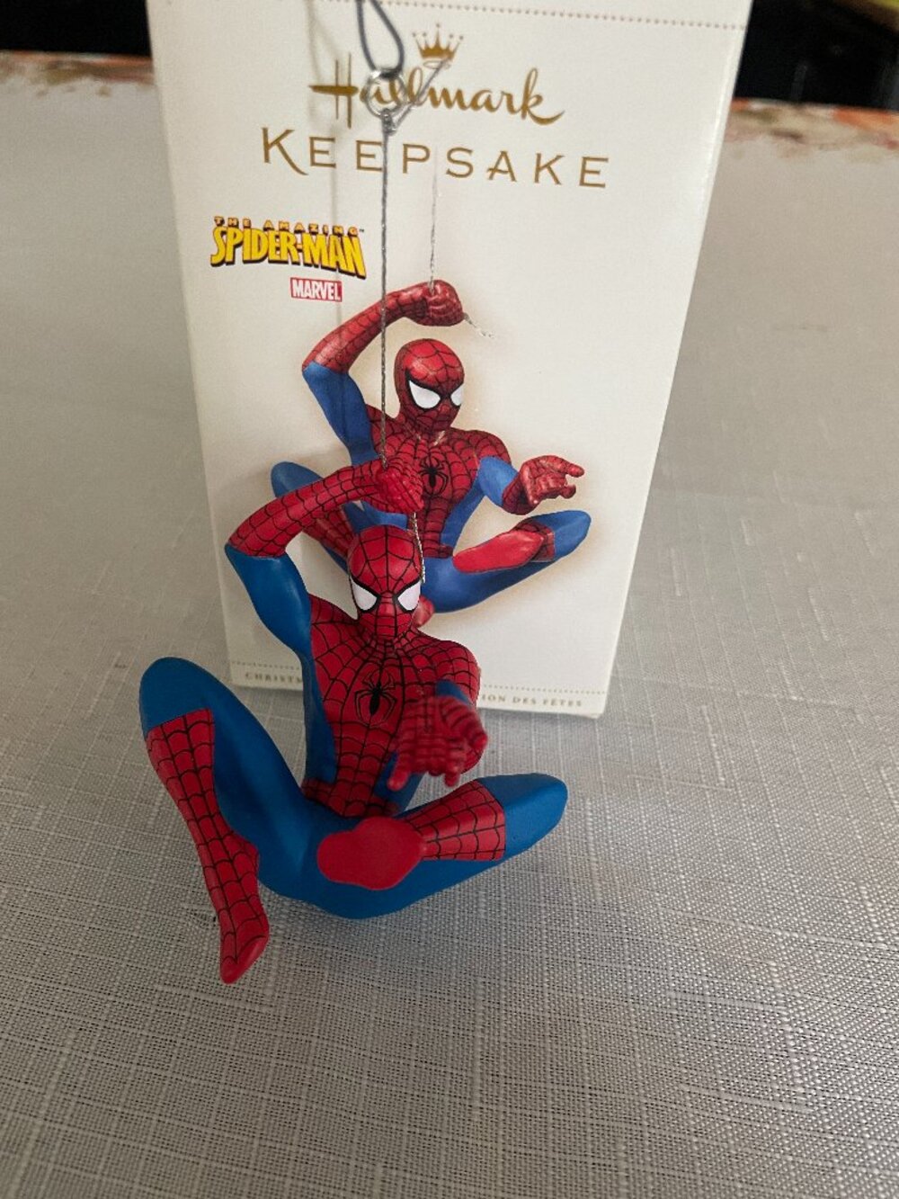 Hallmark Keepsake "Spider-Man" 2006 Marvel Ornament Hanging!